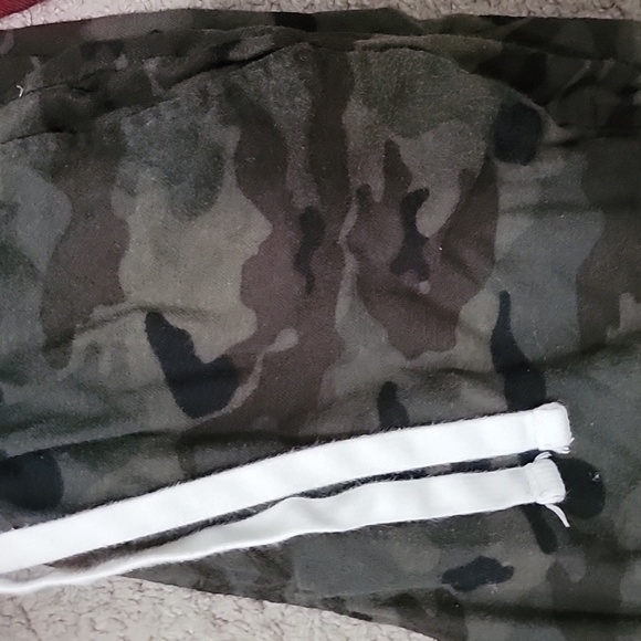 Old Navy & Croft & Barrow 3 Piece Lounge Pants/ PJ Bottoms Bundle Size: Medium - Picture 4 of 5